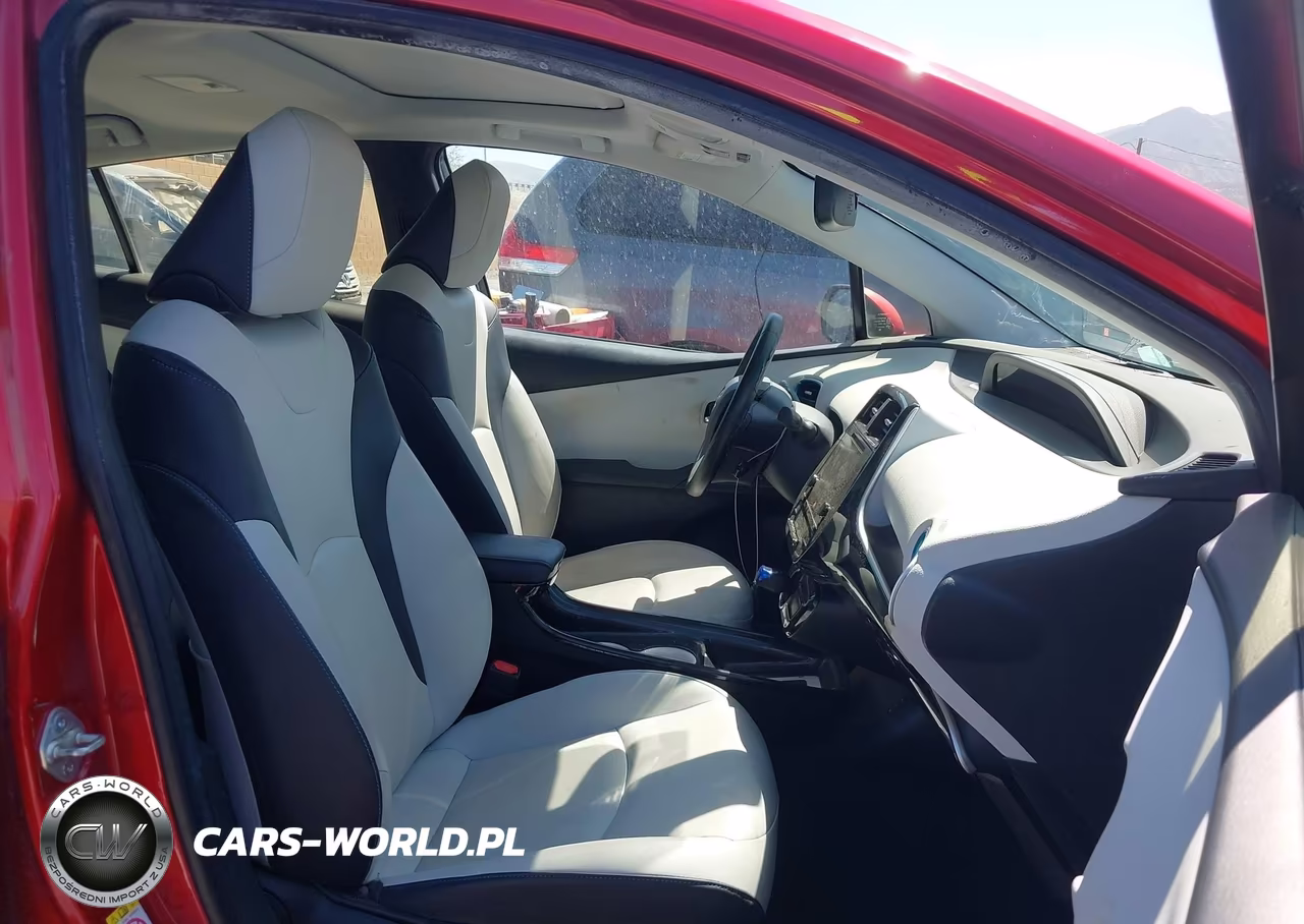 2016 Toyota Prius Four VIN:JTDKARFU0G3525122 - 5