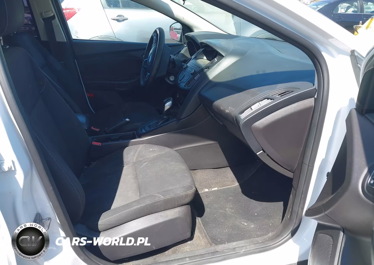 2018 Ford Focus Se VIN:1FADP3F24JL250192 - 5
