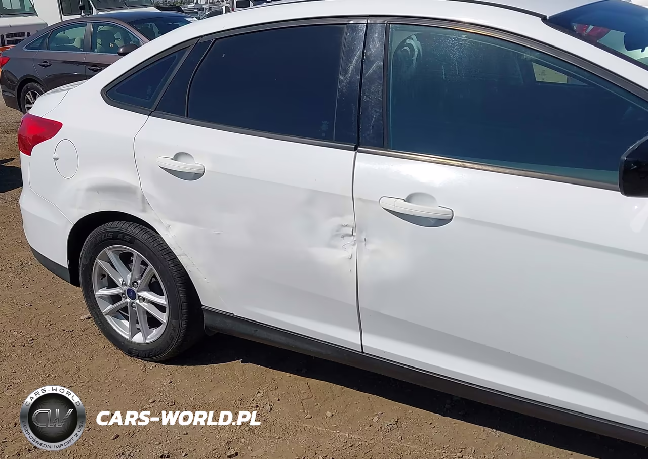 2018 Ford Focus Se VIN:1FADP3F24JL250192 - 6
