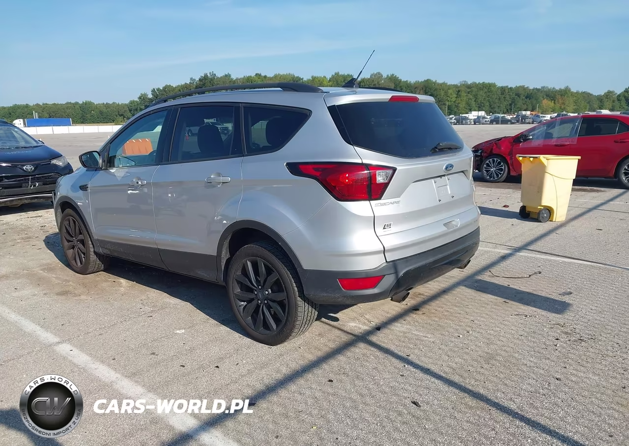 2019 Ford Escape Se VIN:1FMCU9GD2KUA65034 - 3
