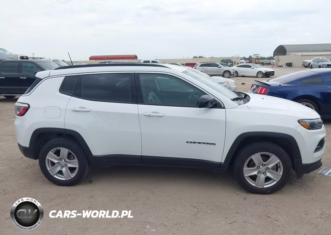 2022 Jeep Compass Latitude 4X4 VIN:3C4NJDBB1NT205975 - 12