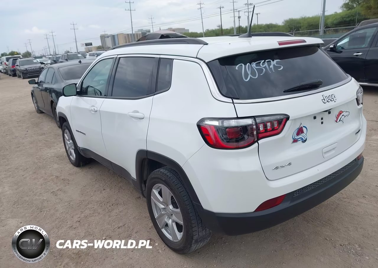 2022 Jeep Compass Latitude 4X4 VIN:3C4NJDBB1NT205975 - 3