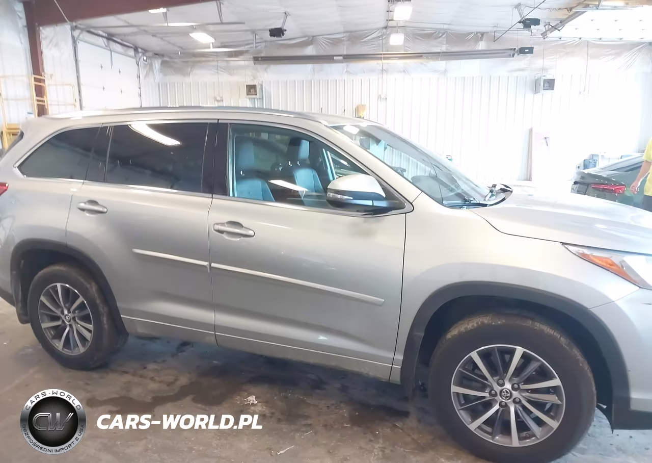 2018 Toyota Highlander Xle VIN:5TDJZRFH2JS871881 - 13