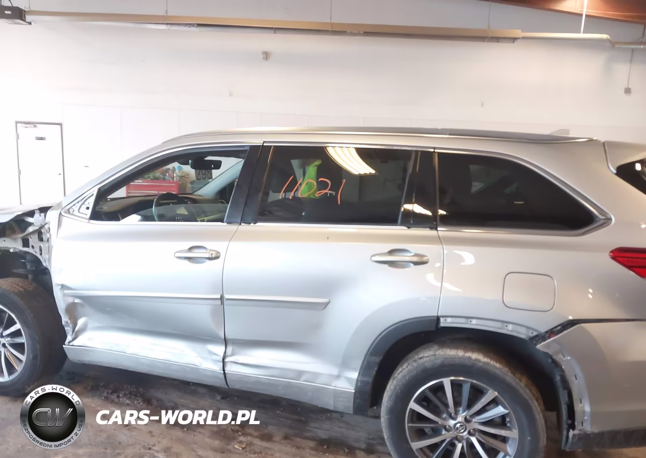 2018 Toyota Highlander Xle VIN:5TDJZRFH2JS871881 - 14