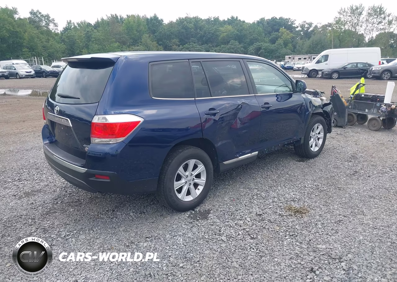 2013 Toyota Highlander Base V6 VIN:5TDBK3EH5DS251621 - 4