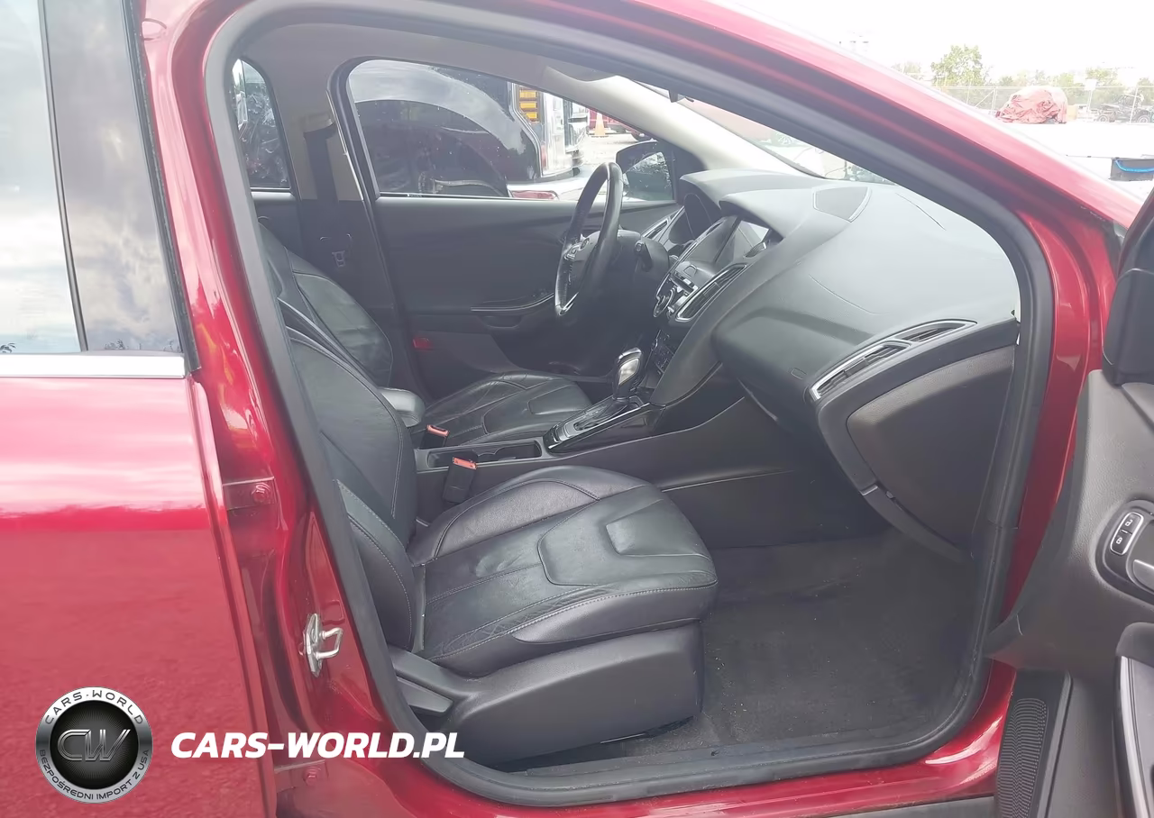 2016 Ford Focus Titanium VIN:1FADP3N29GL257617 - 5