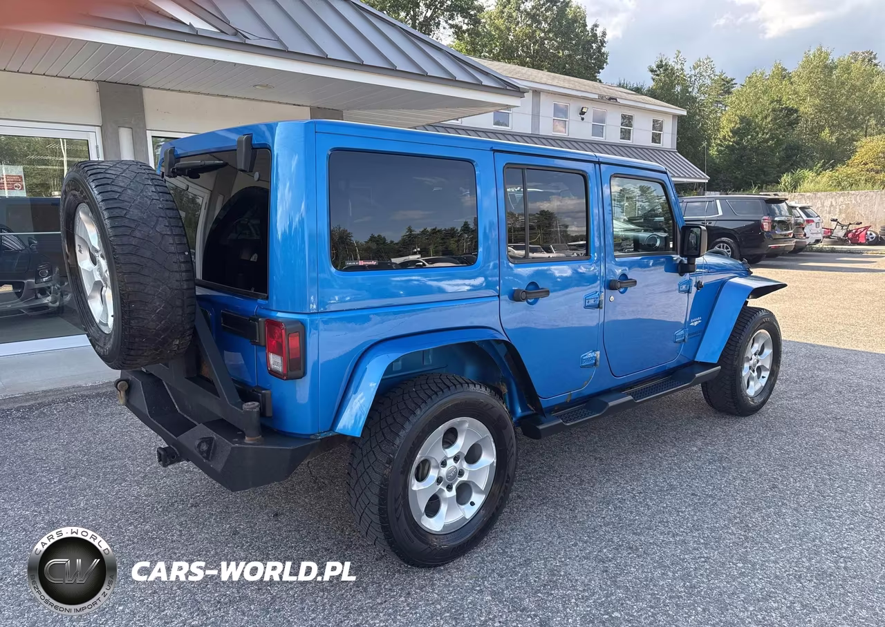 2015 Jeep Wrangler Unlimited Sahara VIN:1C4BJWEG5FL591285 - 4