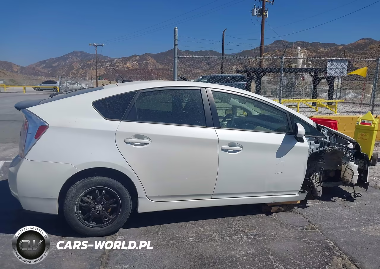 2013 Toyota Prius Three VIN:JTDKN3DU4D5570634 - 13