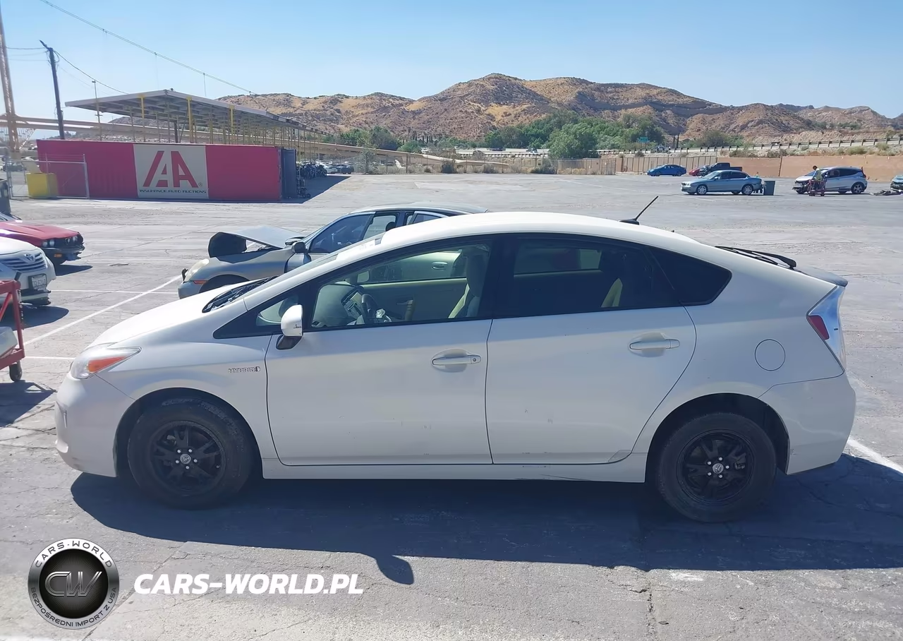 2013 Toyota Prius Three VIN:JTDKN3DU4D5570634 - 14