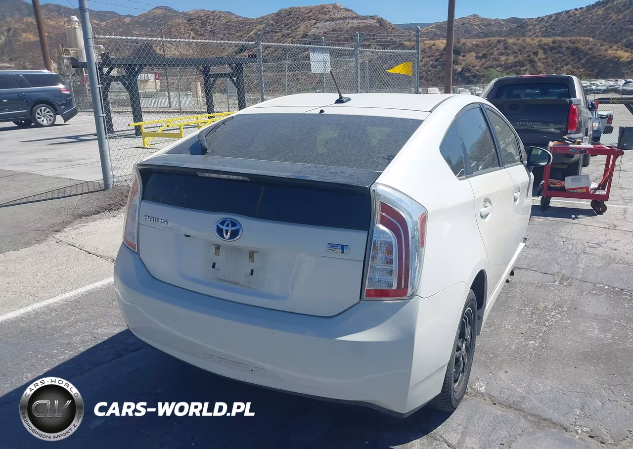 2013 Toyota Prius Three VIN:JTDKN3DU4D5570634 - 4