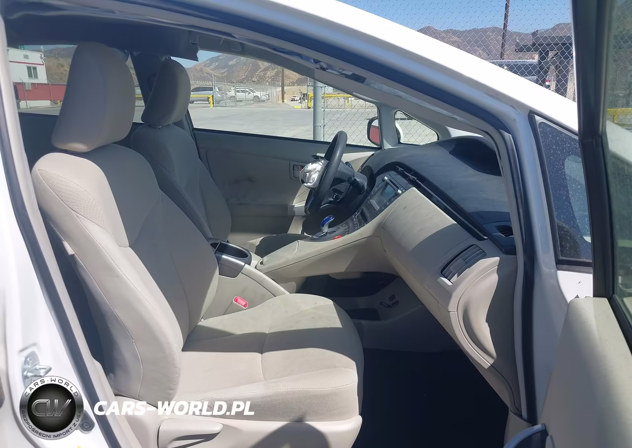 2013 Toyota Prius Three VIN:JTDKN3DU4D5570634 - 5