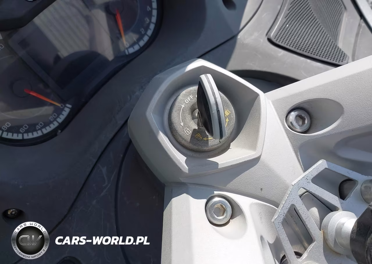 2011 Can-Am Spyder Roadster Rts VIN:2BXJBWC11BV001177 - 11