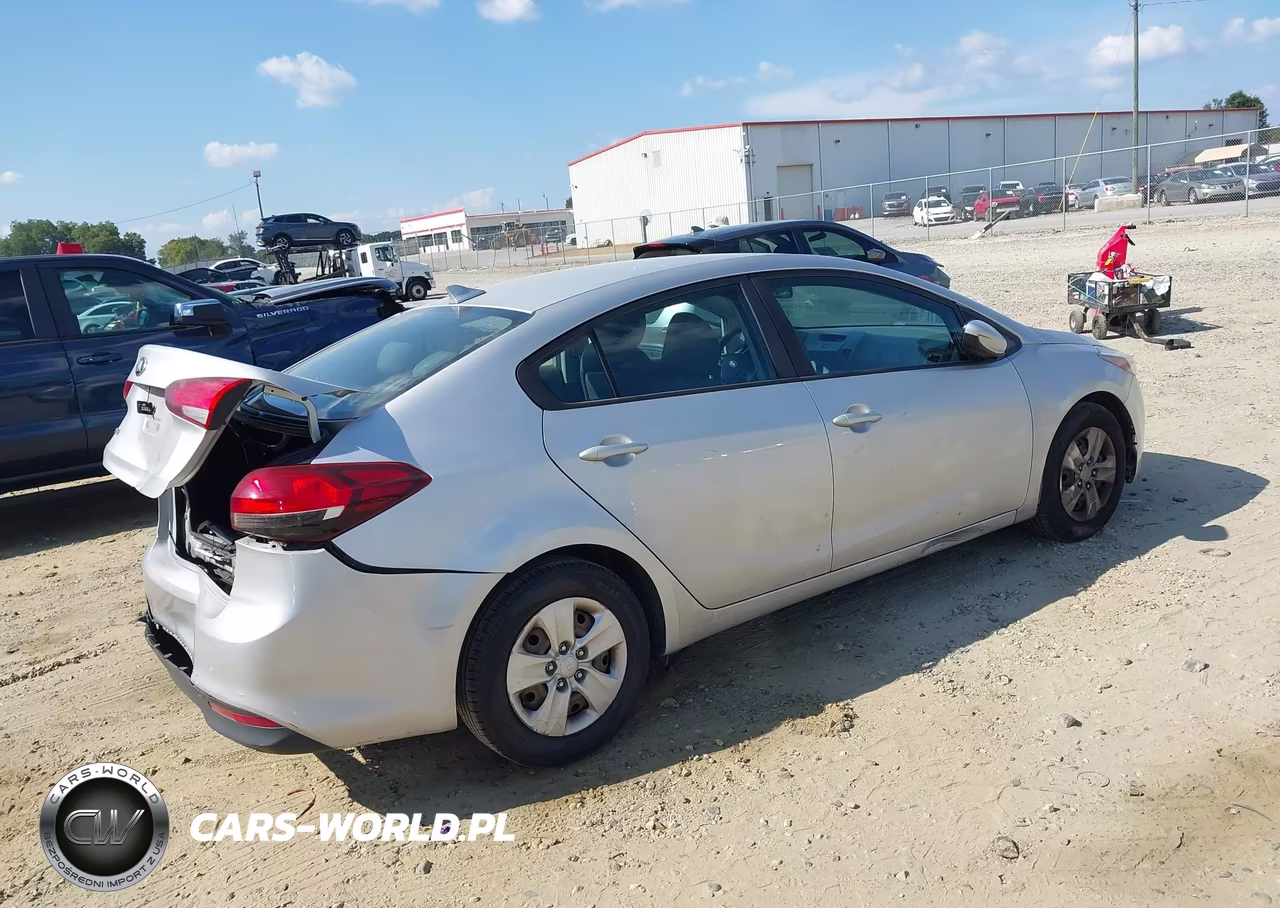 2017 Kia Forte Lx VIN:3KPFK4A76HE104311 - 4