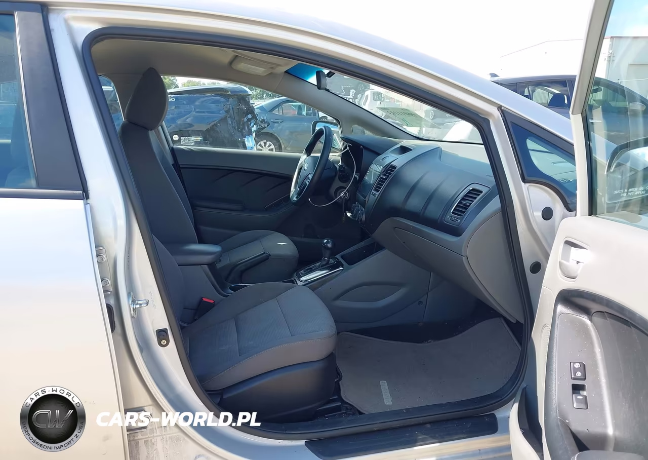 2017 Kia Forte Lx VIN:3KPFK4A76HE104311 - 5