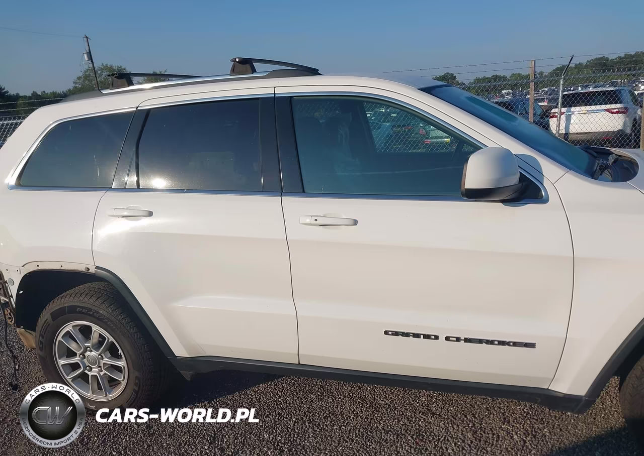 2018 Jeep Grand Cherokee Laredo E 4X4 VIN:1C4RJFAG3JC105098 - 13