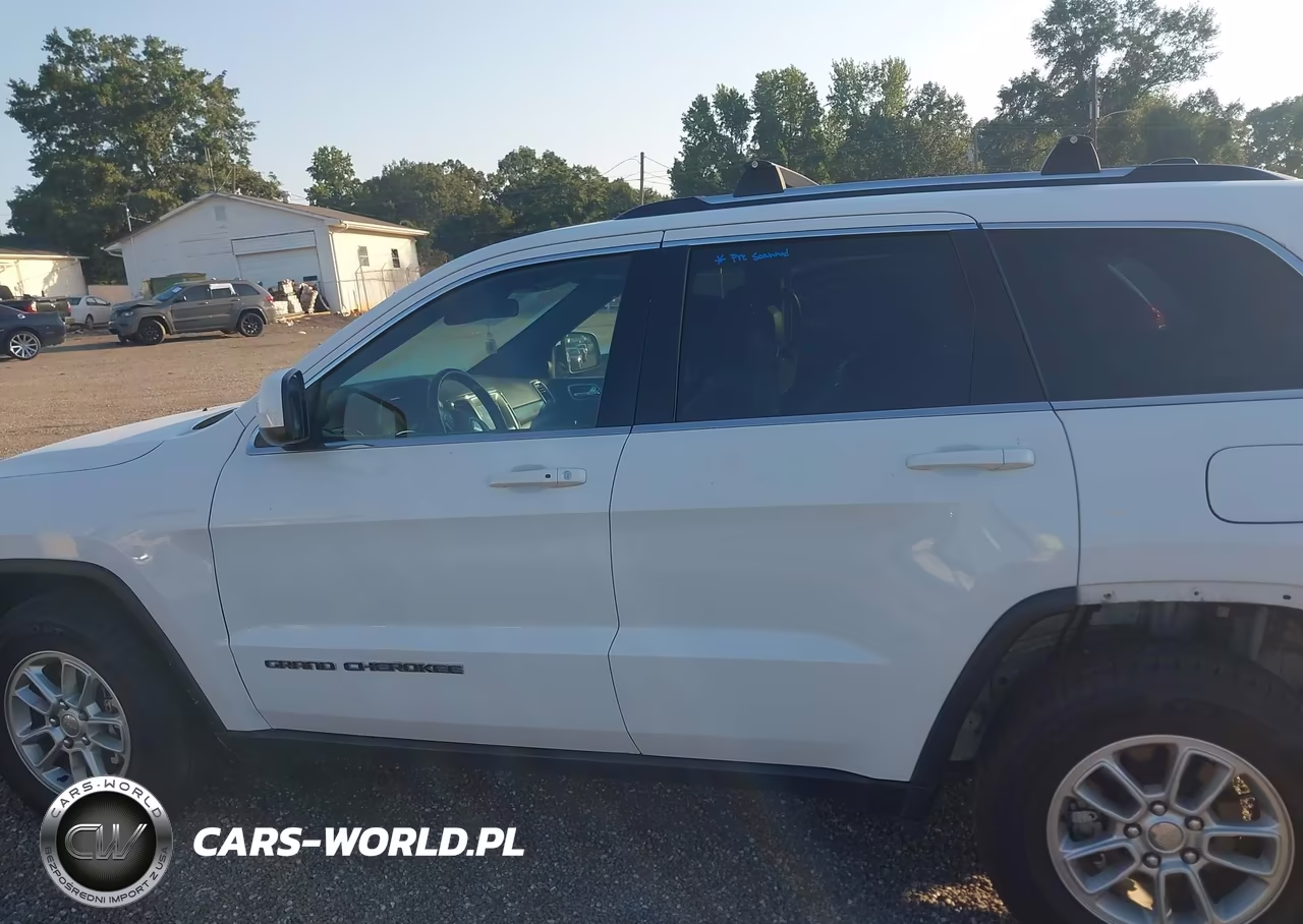 2018 Jeep Grand Cherokee Laredo E 4X4 VIN:1C4RJFAG3JC105098 - 14
