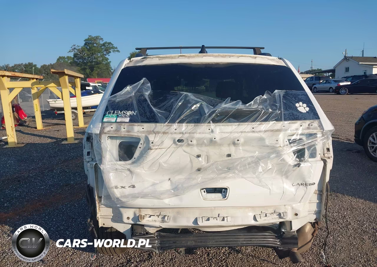 2018 Jeep Grand Cherokee Laredo E 4X4 VIN:1C4RJFAG3JC105098 - 6