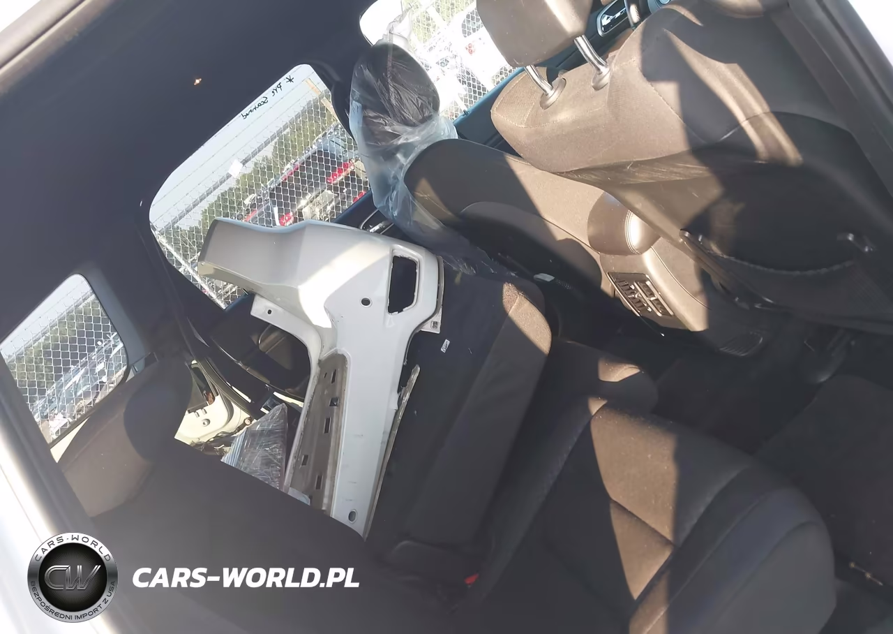 2018 Jeep Grand Cherokee Laredo E 4X4 VIN:1C4RJFAG3JC105098 - 8
