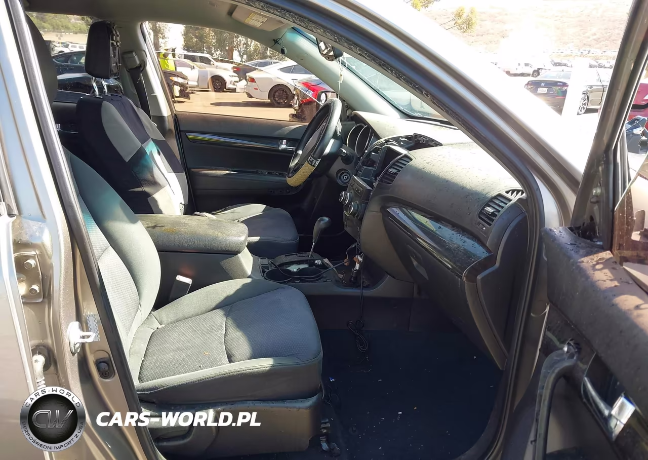 2011 Kia Sorento Lx VIN:5XYKT4A14BG089065 - 5