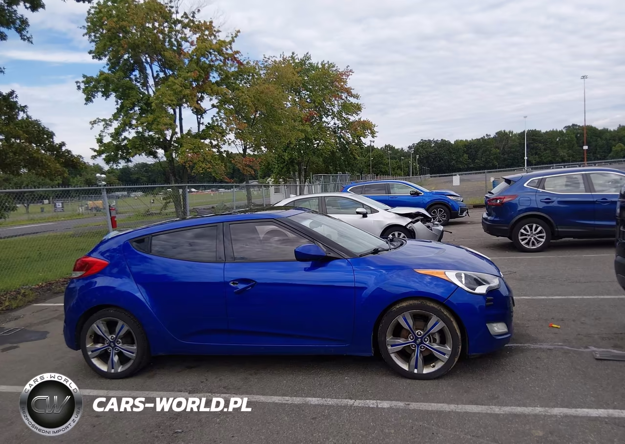 2015 Hyundai Veloster VIN:KMHTC6AD8FU221173 - 13