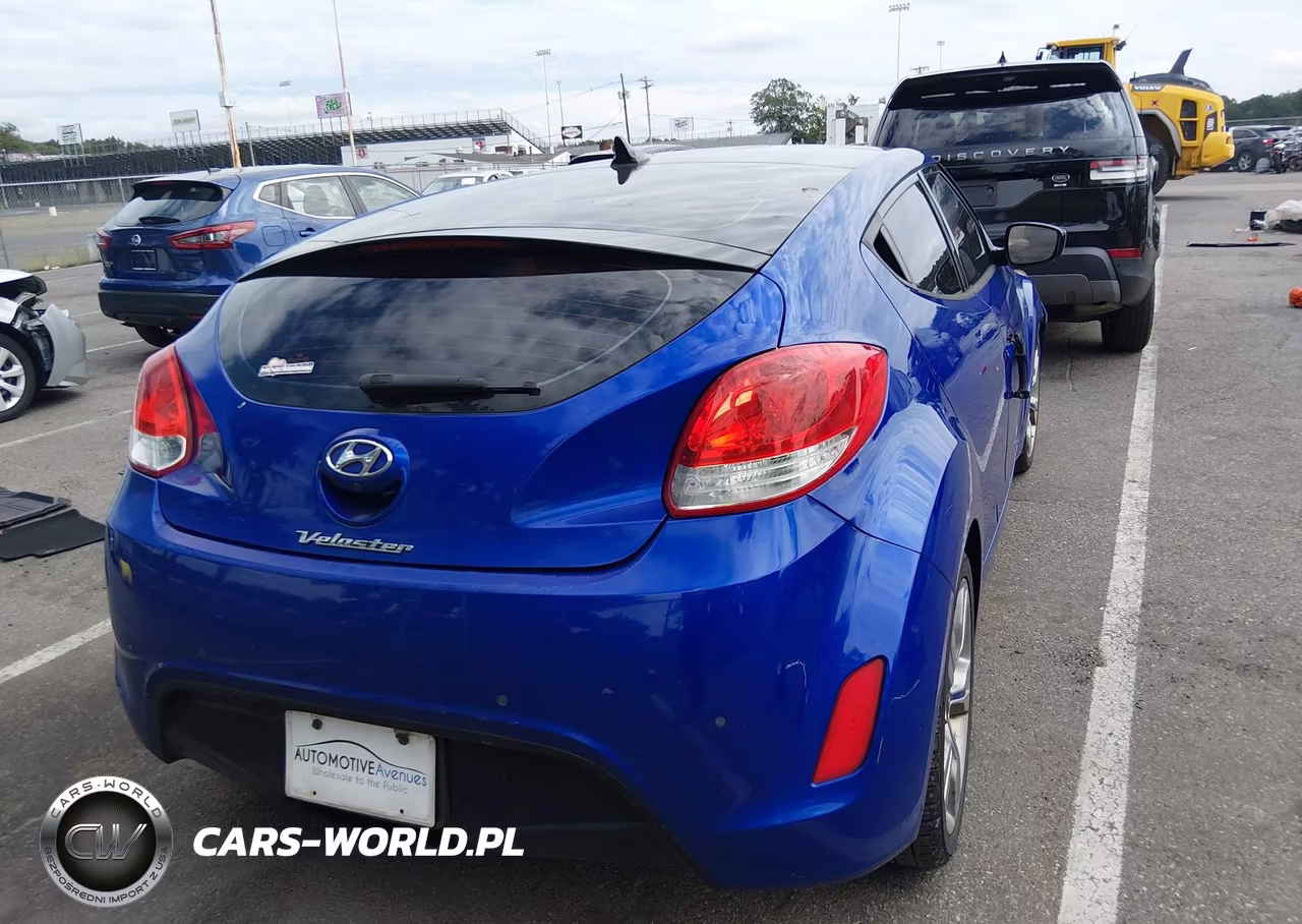 2015 Hyundai Veloster VIN:KMHTC6AD8FU221173 - 4