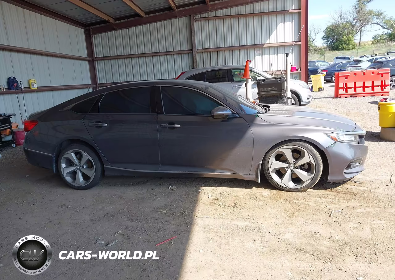 2018 Honda Accord Touring 2.0T VIN:1HGCV2F95JA000301 - 14