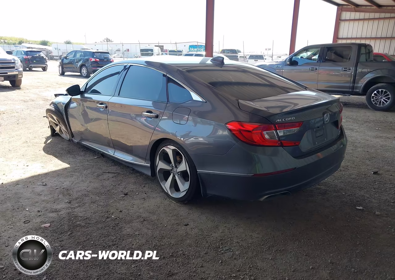 2018 Honda Accord Touring 2.0T VIN:1HGCV2F95JA000301 - 3