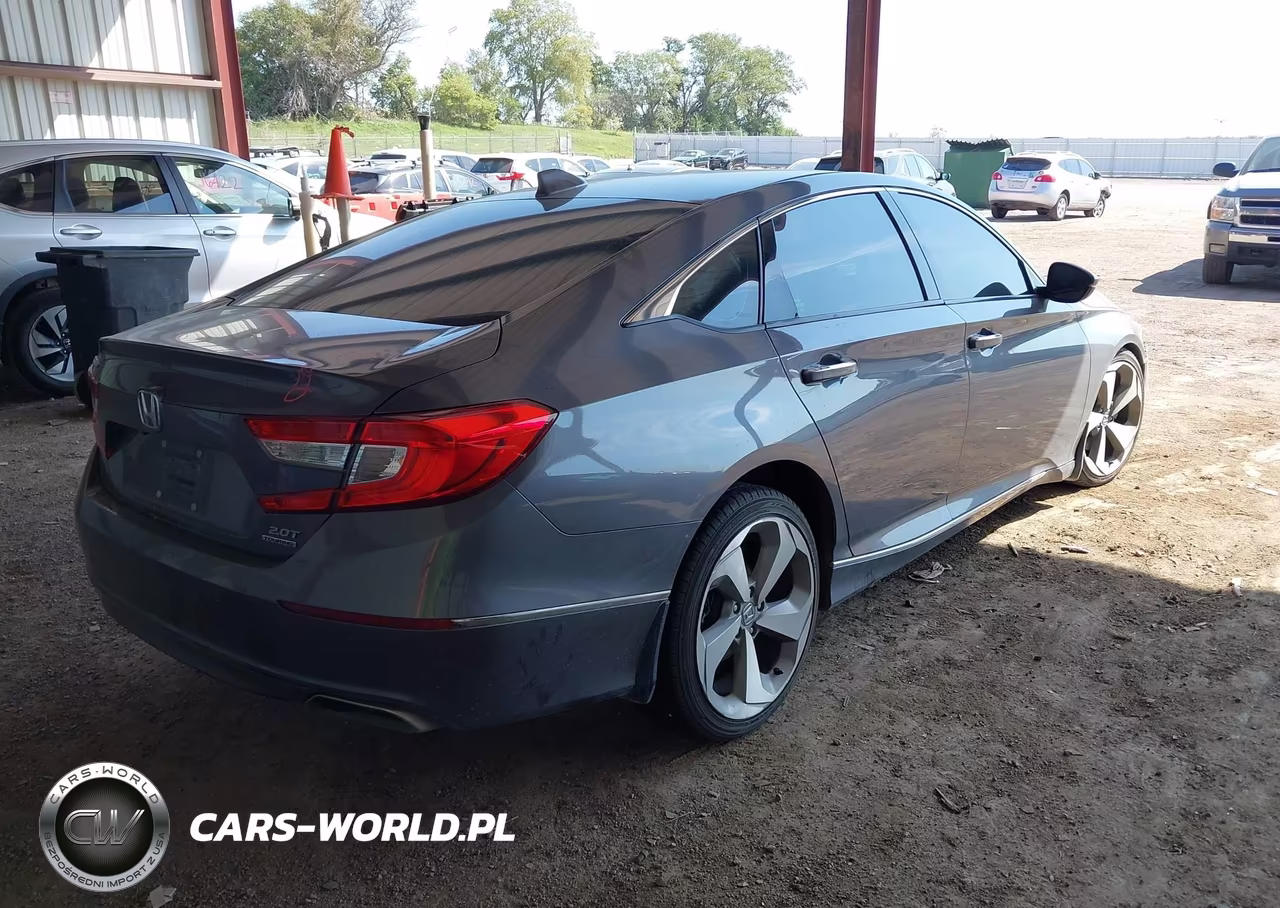 2018 Honda Accord Touring 2.0T VIN:1HGCV2F95JA000301 - 4