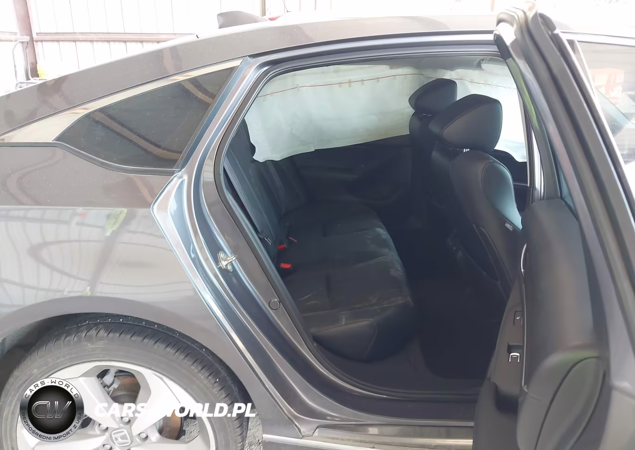2018 Honda Accord Touring 2.0T VIN:1HGCV2F95JA000301 - 8