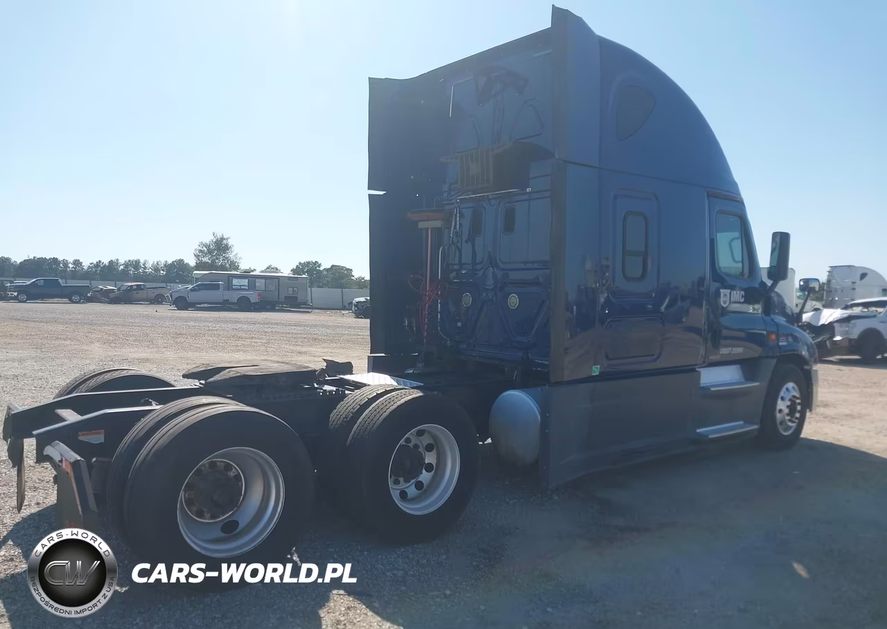 2016 Freightliner Cascadia 125 VIN:3AKJGLDR8GSGX3489 - 4