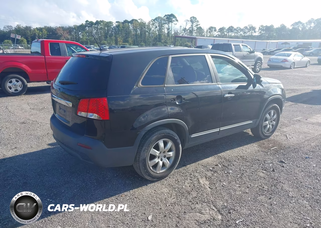 2011 Kia Sorento Lx VIN:5XYKT3A15BG084807 - 4