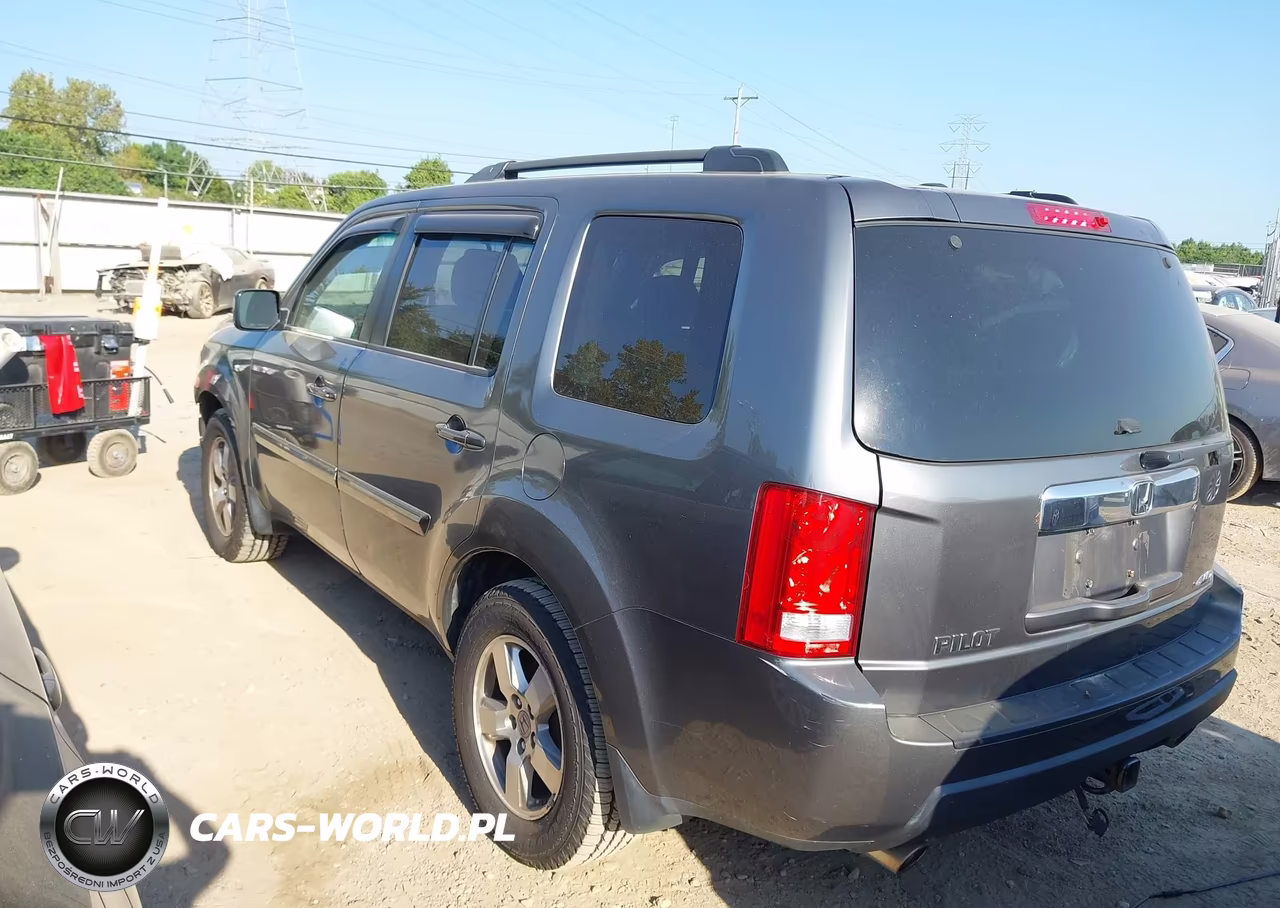 HONDA PILOT EX VIN:5FNYF4H44BB064739 - 3