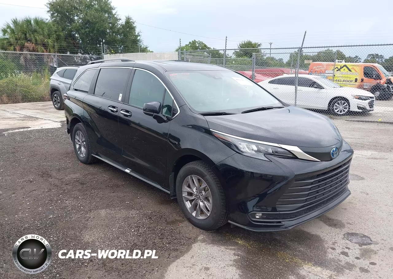 2025 Toyota Sienna Xle