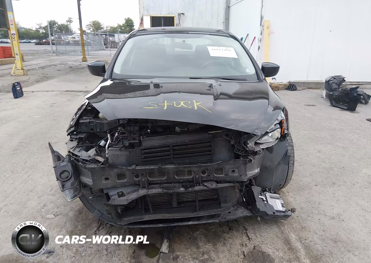2018 Ford Focus Se VIN:1FADP3FE2JL237970 - 13