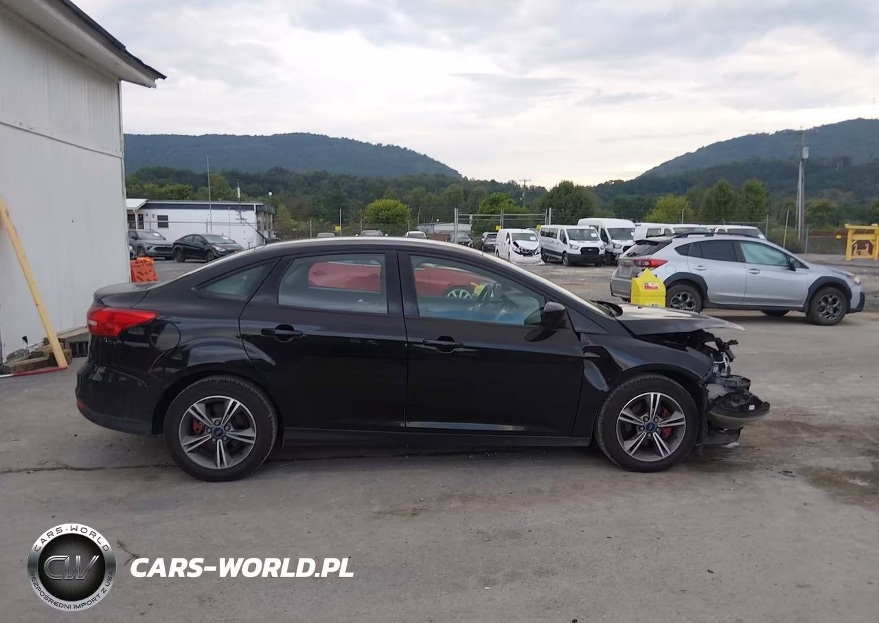 2018 Ford Focus Se VIN:1FADP3FE2JL237970 - 14