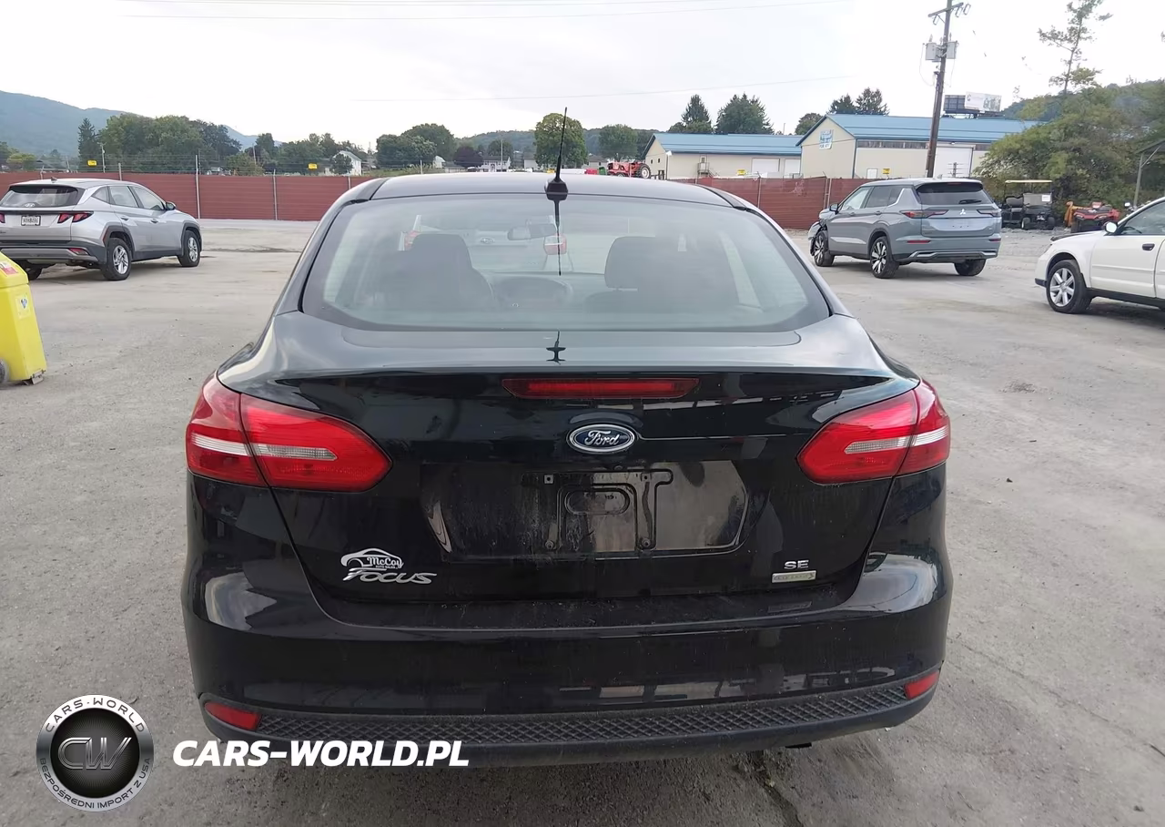 2018 Ford Focus Se VIN:1FADP3FE2JL237970 - 17