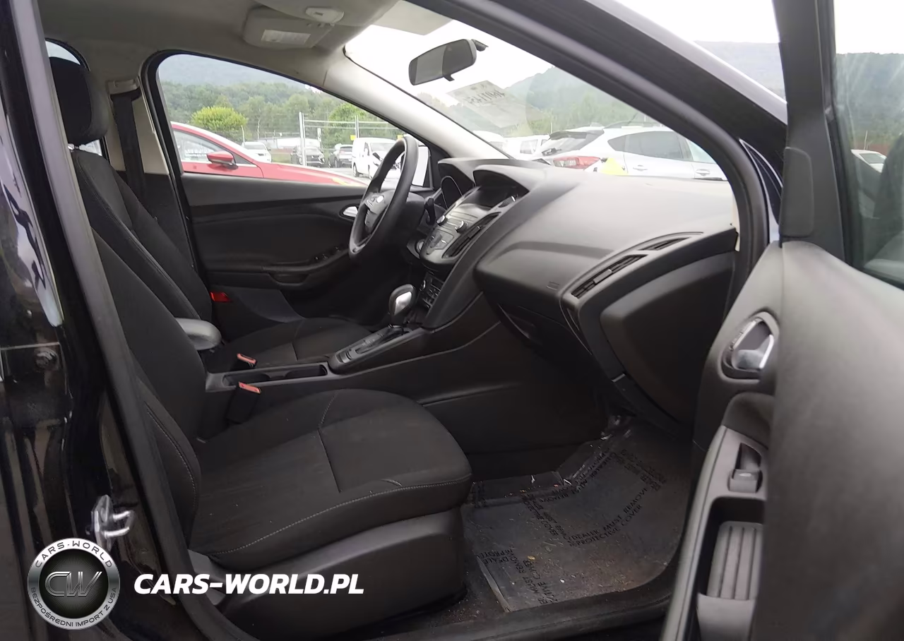 2018 Ford Focus Se VIN:1FADP3FE2JL237970 - 5