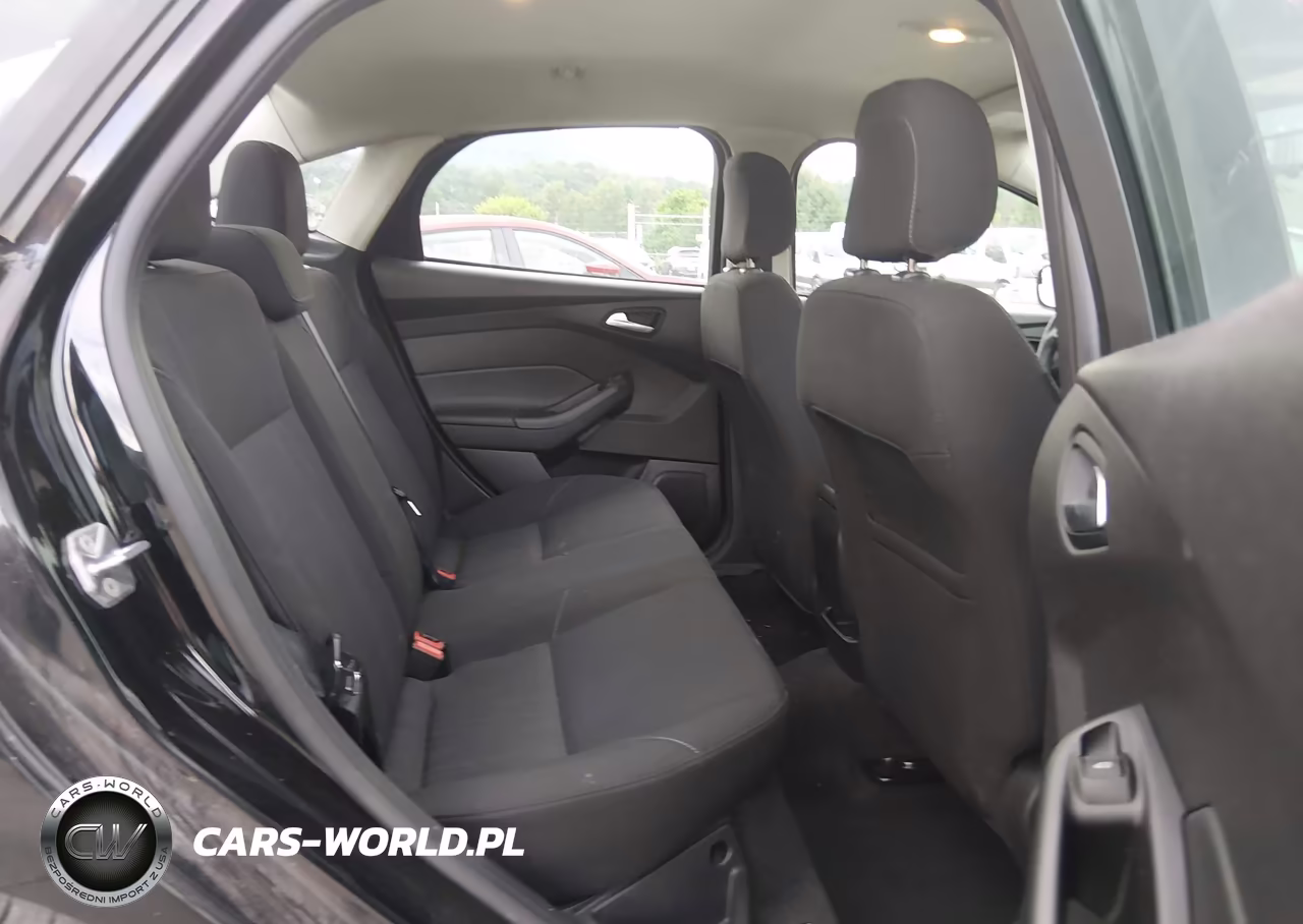2018 Ford Focus Se VIN:1FADP3FE2JL237970 - 8