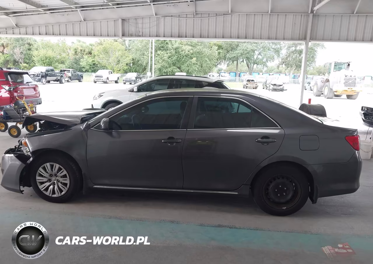 2014 Toyota Camry Le VIN:4T4BF1FKXER442212 - 14