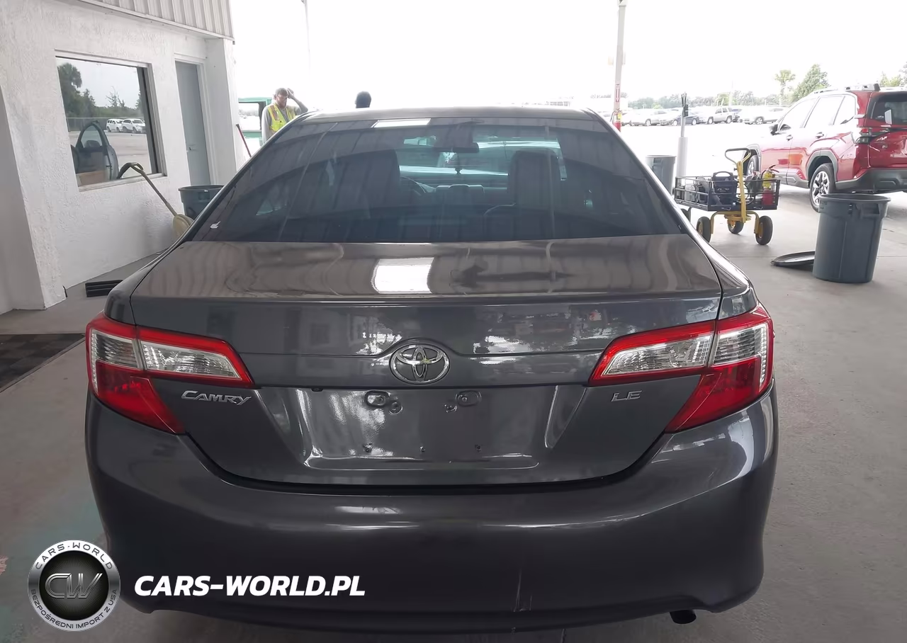2014 Toyota Camry Le VIN:4T4BF1FKXER442212 - 16