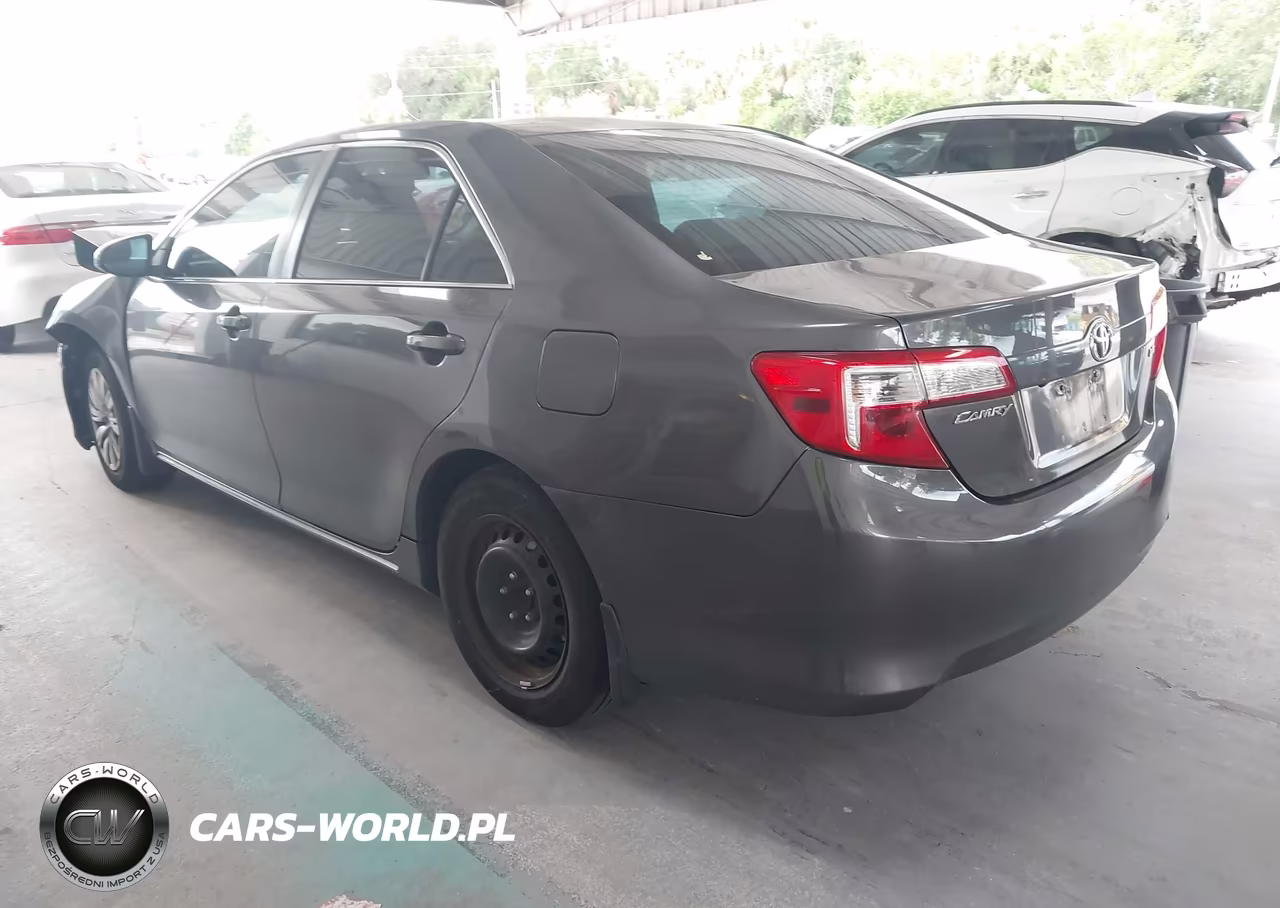 2014 Toyota Camry Le VIN:4T4BF1FKXER442212 - 3