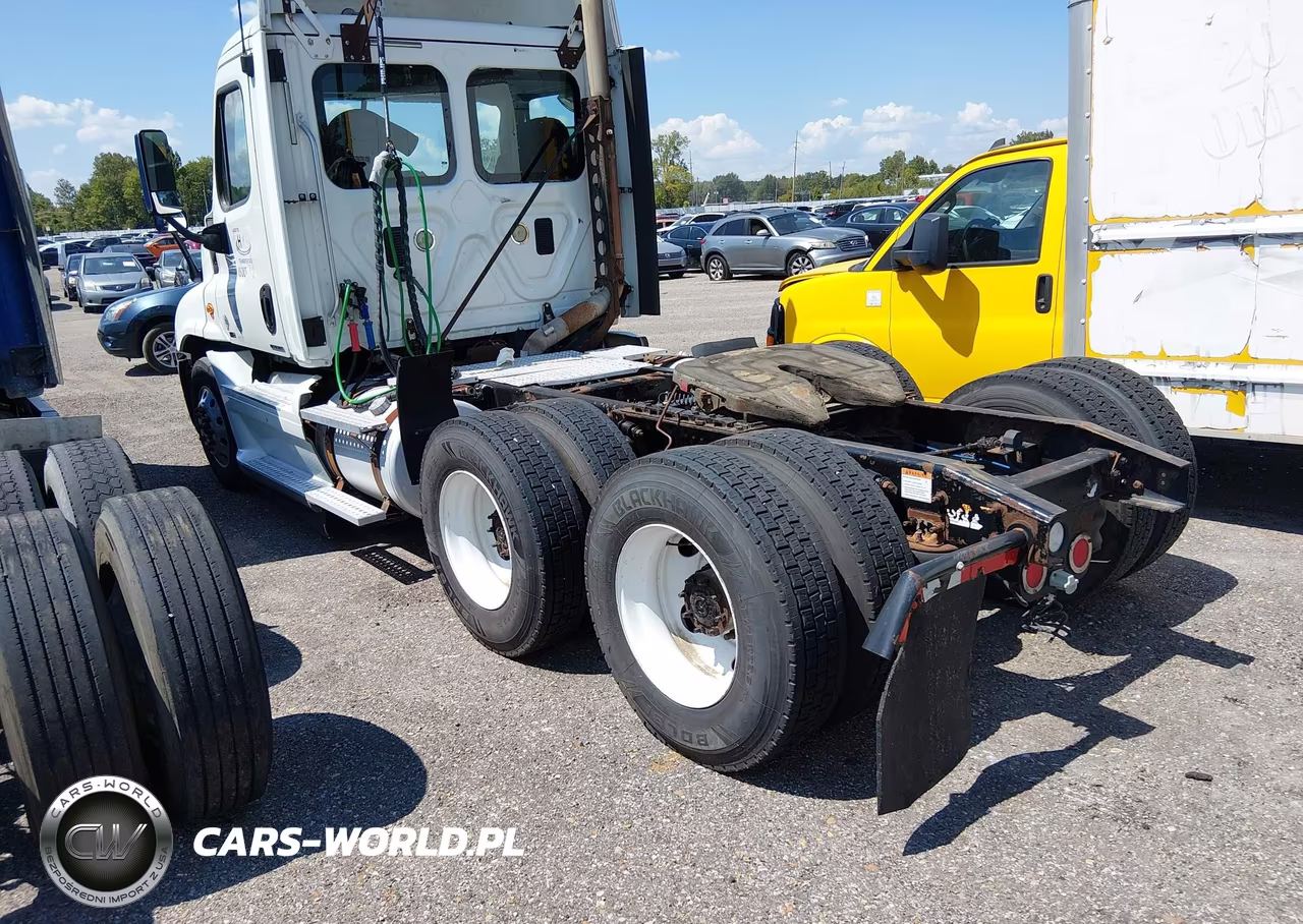 2012 Freightliner Cascadia 125 VIN:1FUJGEDV5CLBU7724 - 3