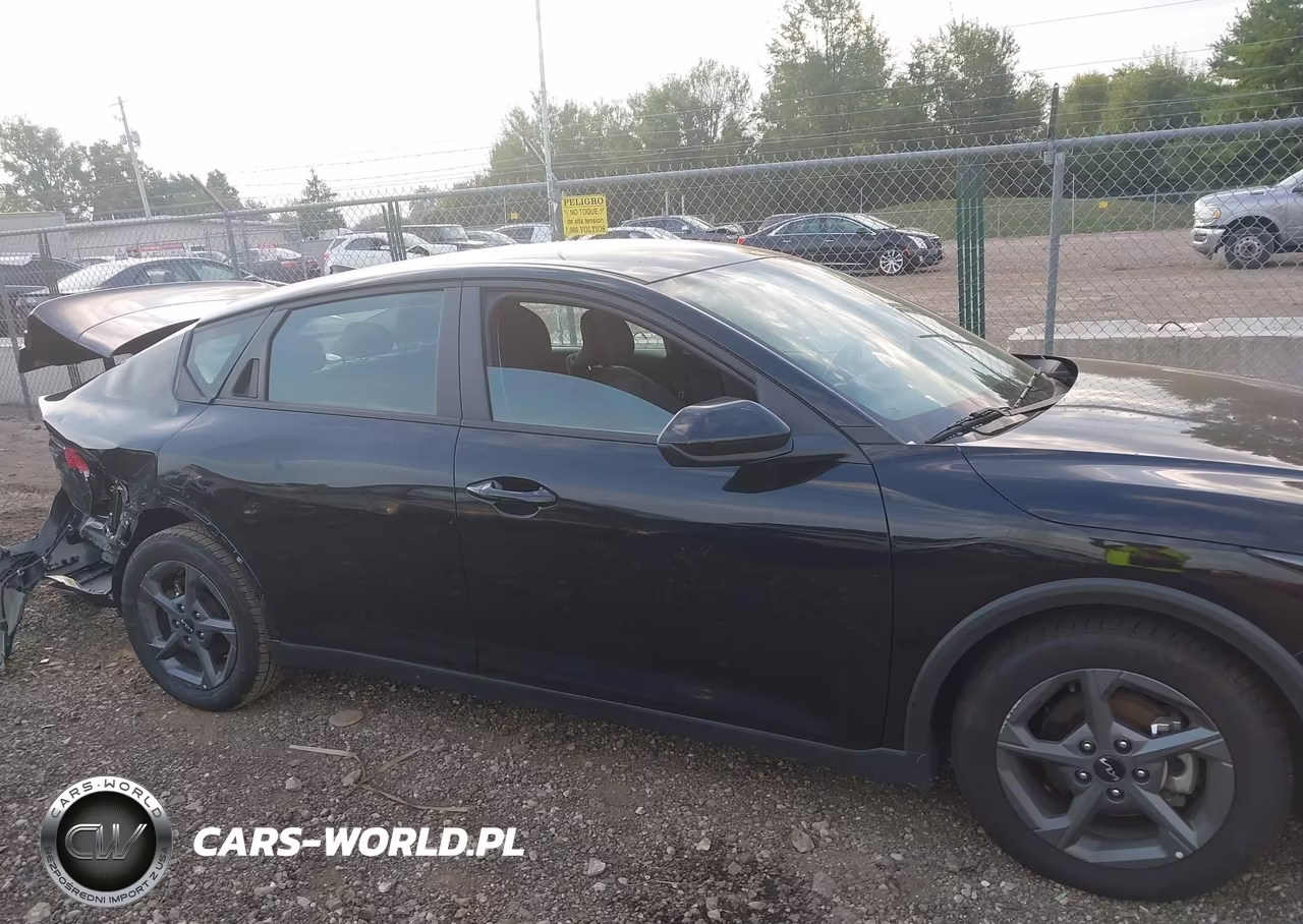 2025 Kia K4 Lxs VIN:3KPFT4DE1SE106868 - 14