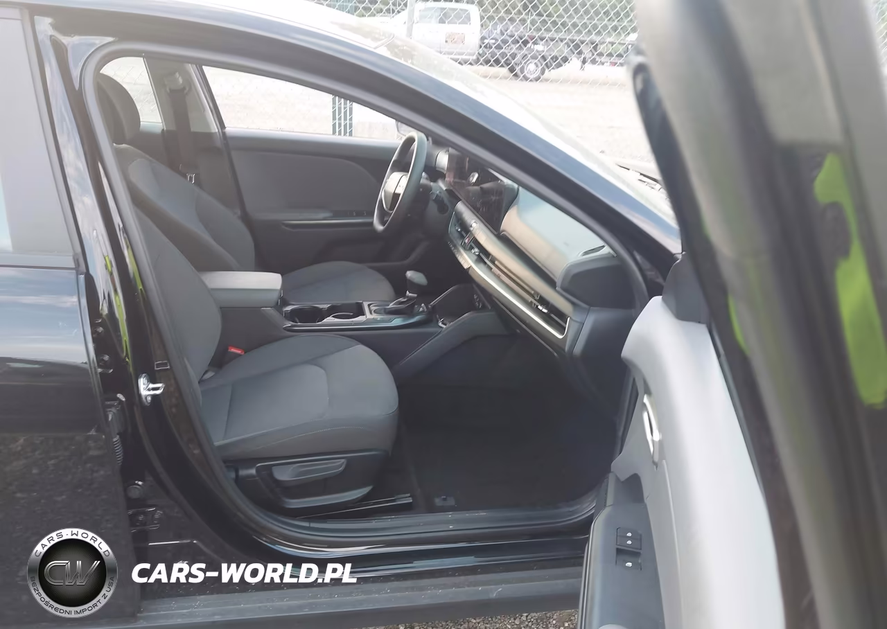 2025 Kia K4 Lxs VIN:3KPFT4DE1SE106868 - 5