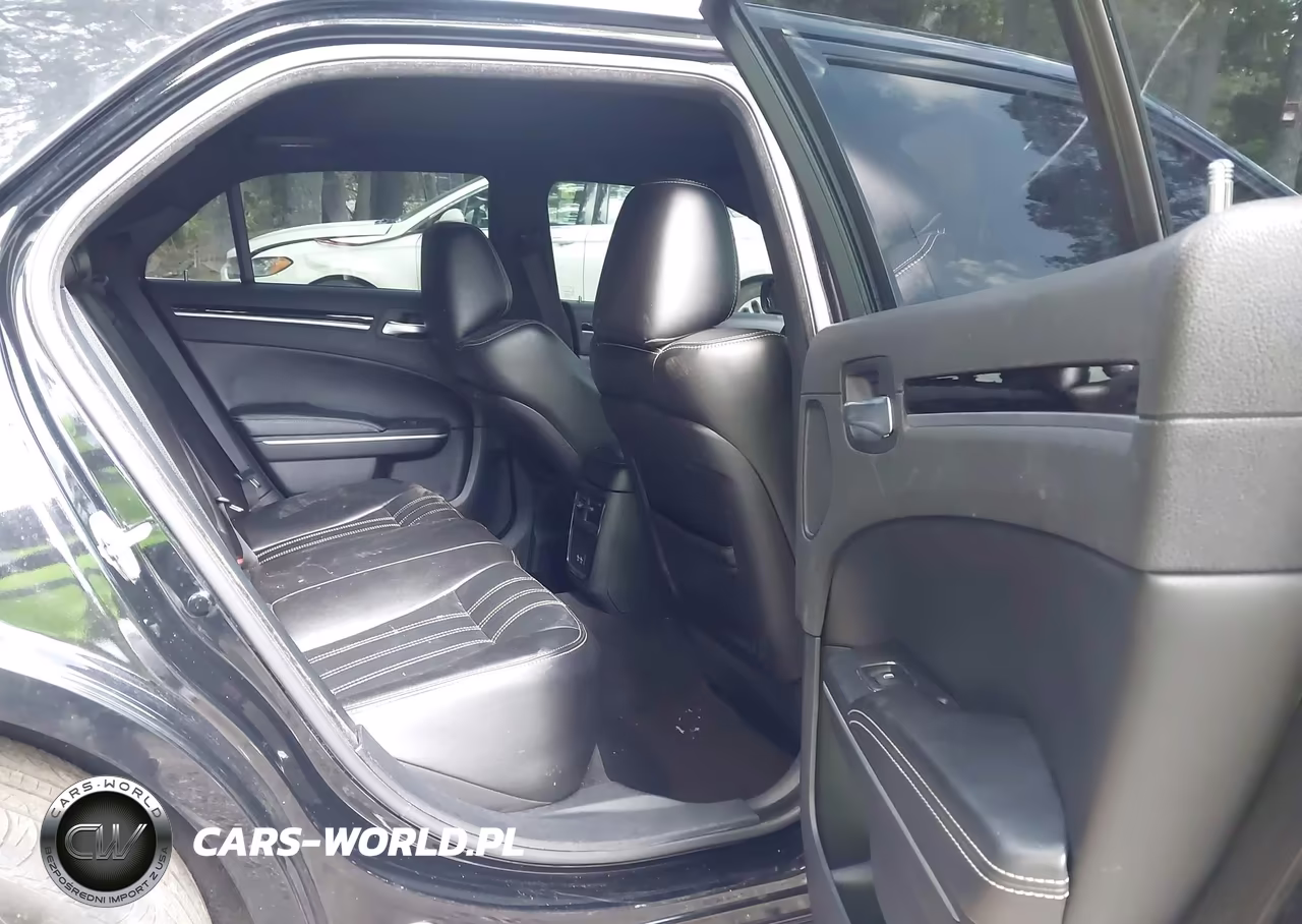 2023 Chrysler 300 300S VIN:2C3CCABG6PH524378 - 8