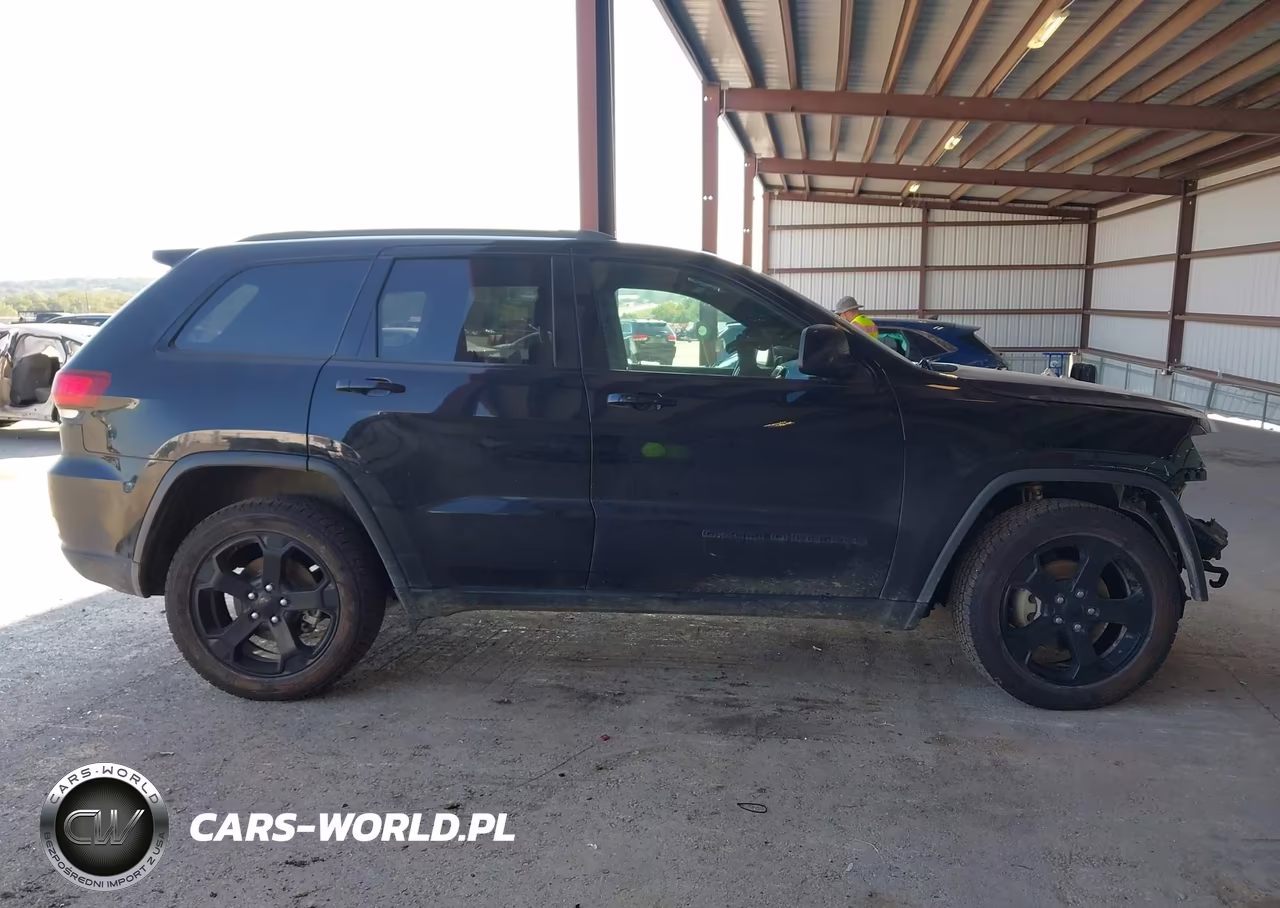 2018 Jeep Grand Cherokee Upland 4X4 VIN:1C4RJFAGXJC482446 - 14