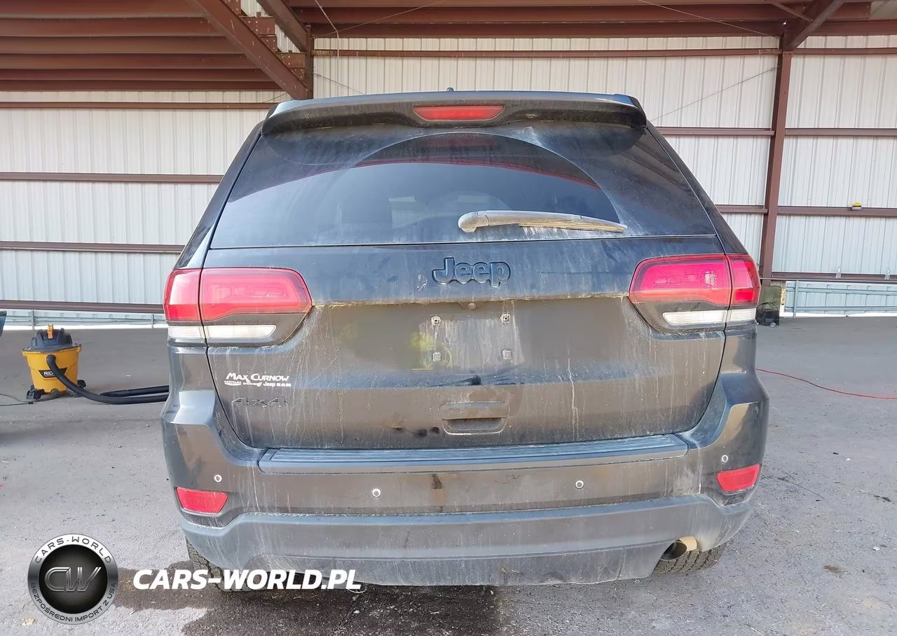 2018 Jeep Grand Cherokee Upland 4X4 VIN:1C4RJFAGXJC482446 - 17