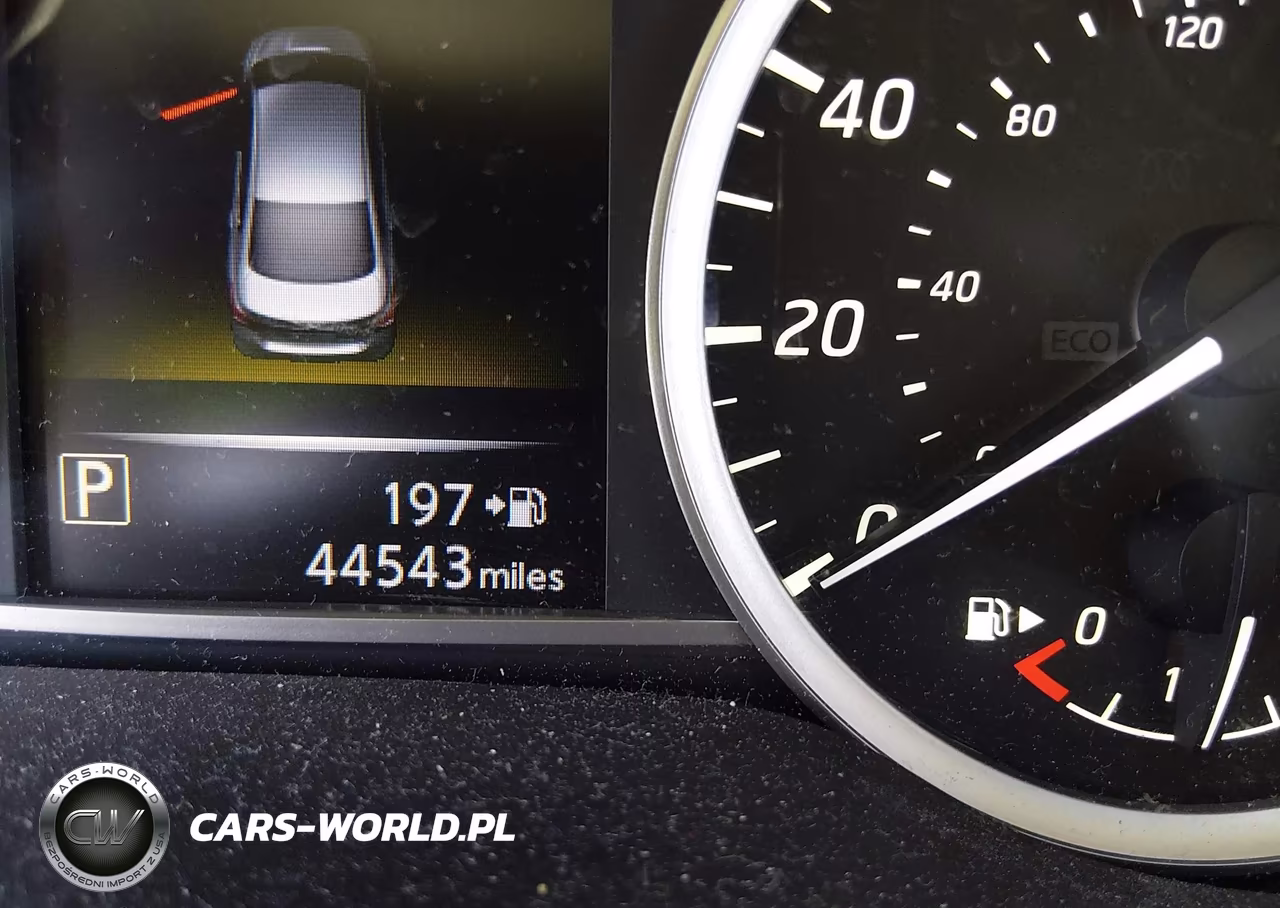 2018 Nissan Sentra S VIN:3N1AB7AP8JY235632 - 16