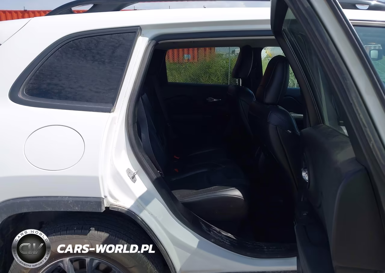2023 Jeep Cherokee Altitude Lux 4X4 VIN:1C4PJMMB3PD112714 - 8