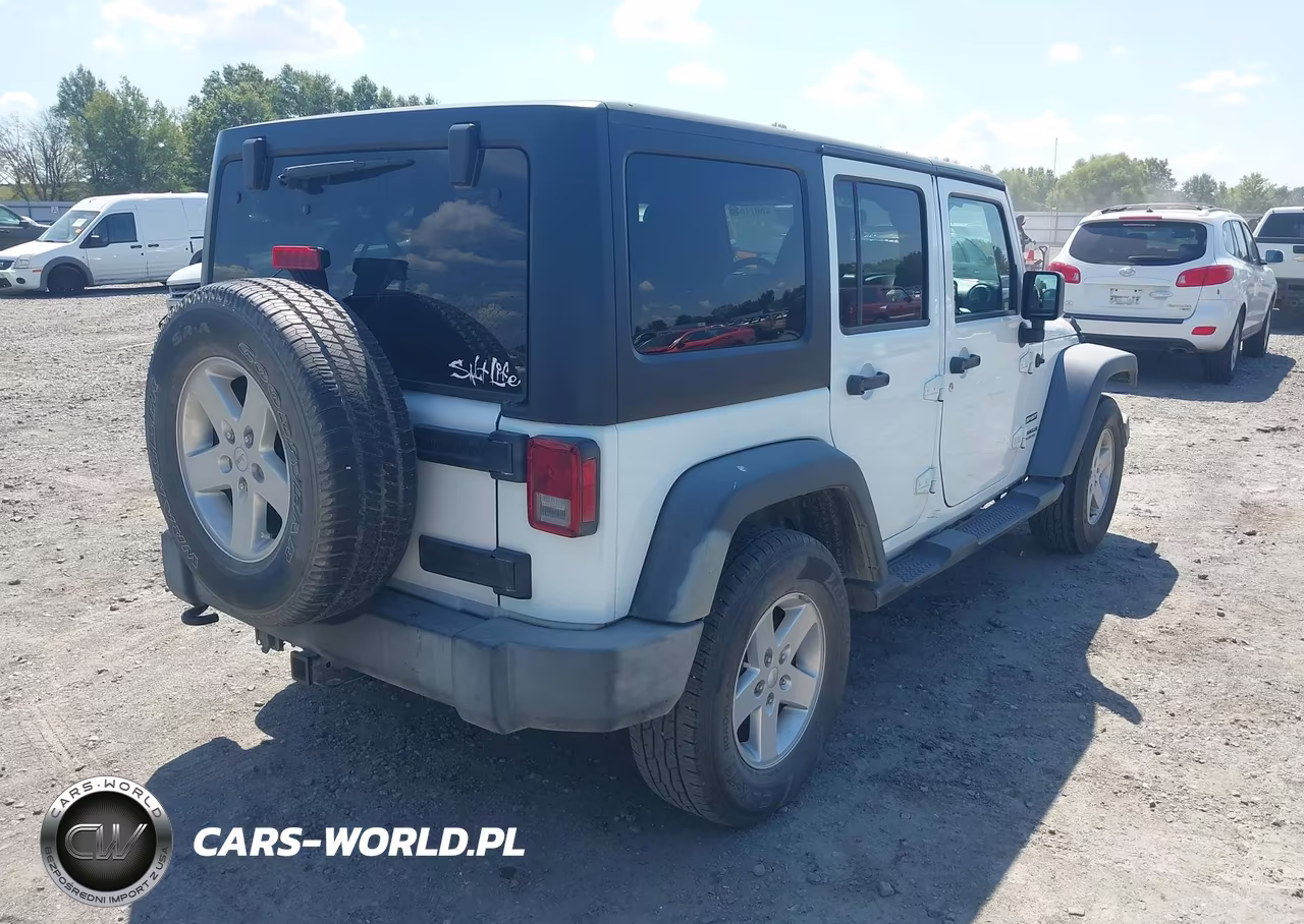 2015 Jeep Wrangler Unlimited Sport VIN:1C4BJWDG2FL659561 - 4